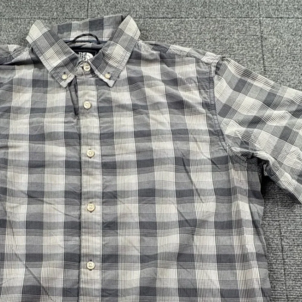 The North Face Mens Gray Plaid Short Sleeve Button Down Shirt Large